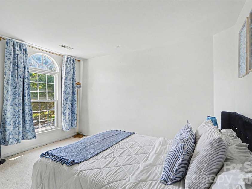 3907 Yorkford Drive, Charlotte, NC 28269.  MLS# CAR4421220, YatesRealty ID 49897. 