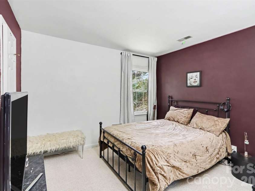 3907 Yorkford Drive, Charlotte, NC 28269.  MLS# CAR4421220, YatesRealty ID 49897. 