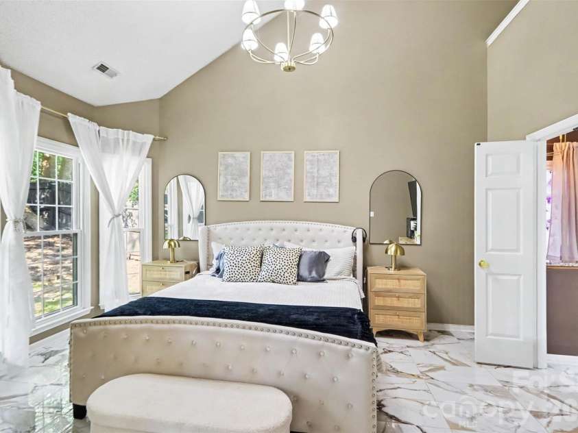 3907 Yorkford Drive, Charlotte, NC 28269.  MLS# CAR4421220, YatesRealty ID 49897. 