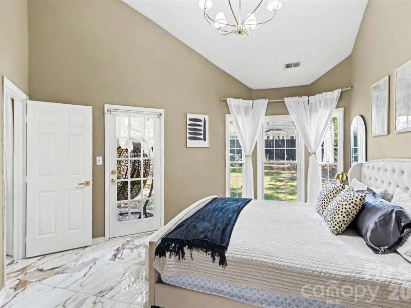 3907 Yorkford Drive, Charlotte, NC 28269.  MLS# CAR4421220, YatesRealty ID 49897. 