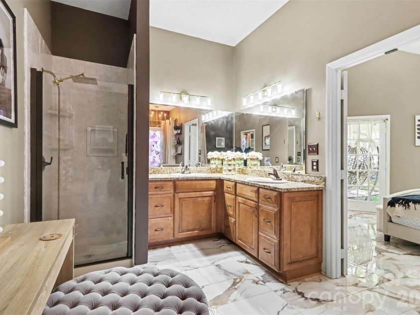 3907 Yorkford Drive, Charlotte, NC 28269.  MLS# CAR4421220, YatesRealty ID 49897. 