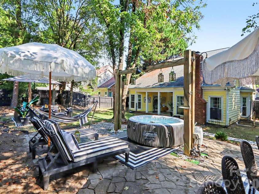 3907 Yorkford Drive, Charlotte, NC 28269.  MLS# CAR4421220, YatesRealty ID 49897. 