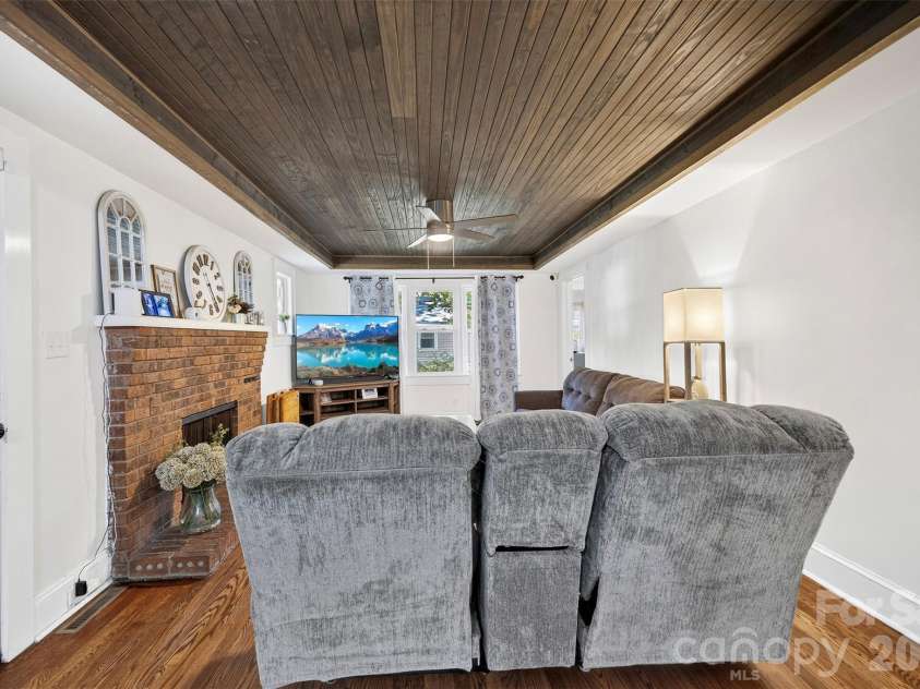 511 Woodside Drive, Shelby, NC 28150.  MLS# CAR4418969, YatesRealty ID 49898. 
