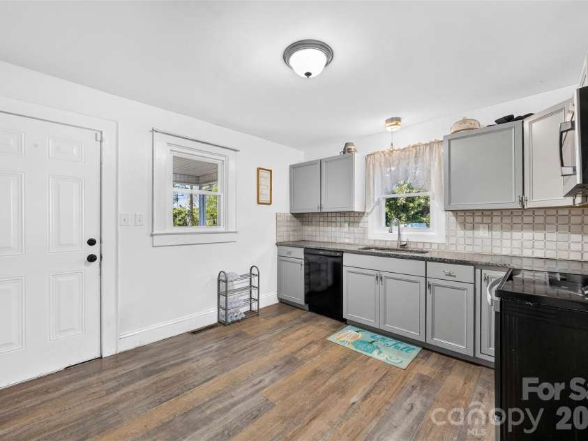 511 Woodside Drive, Shelby, NC 28150.  MLS# CAR4418969, YatesRealty ID 49898. 