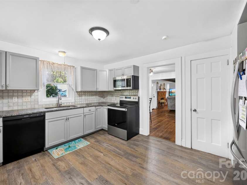 511 Woodside Drive, Shelby, NC 28150.  MLS# CAR4418969, YatesRealty ID 49898. 
