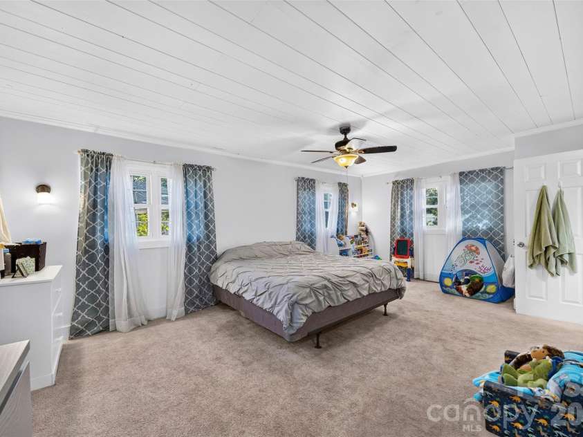 511 Woodside Drive, Shelby, NC 28150.  MLS# CAR4418969, YatesRealty ID 49898. 