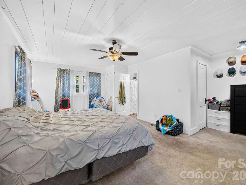 511 Woodside Drive, Shelby, NC 28150.  MLS# CAR4418969, YatesRealty ID 49898. 