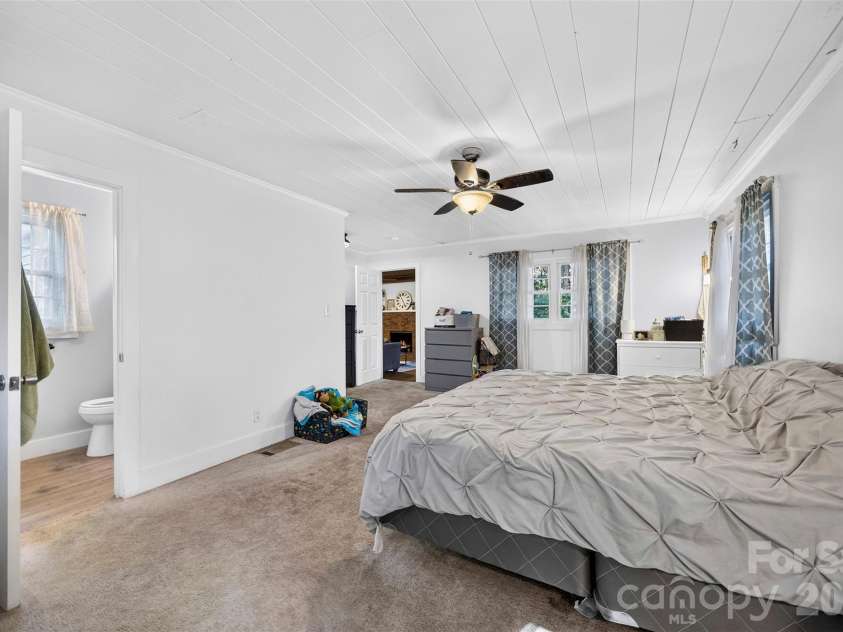 511 Woodside Drive, Shelby, NC 28150.  MLS# CAR4418969, YatesRealty ID 49898. 