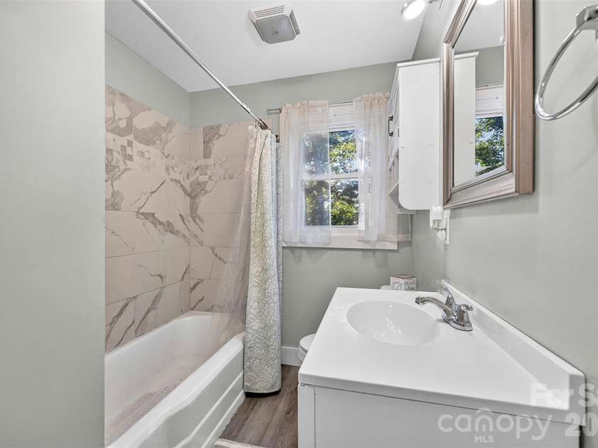511 Woodside Drive, Shelby, NC 28150.  MLS# CAR4418969, YatesRealty ID 49898. 