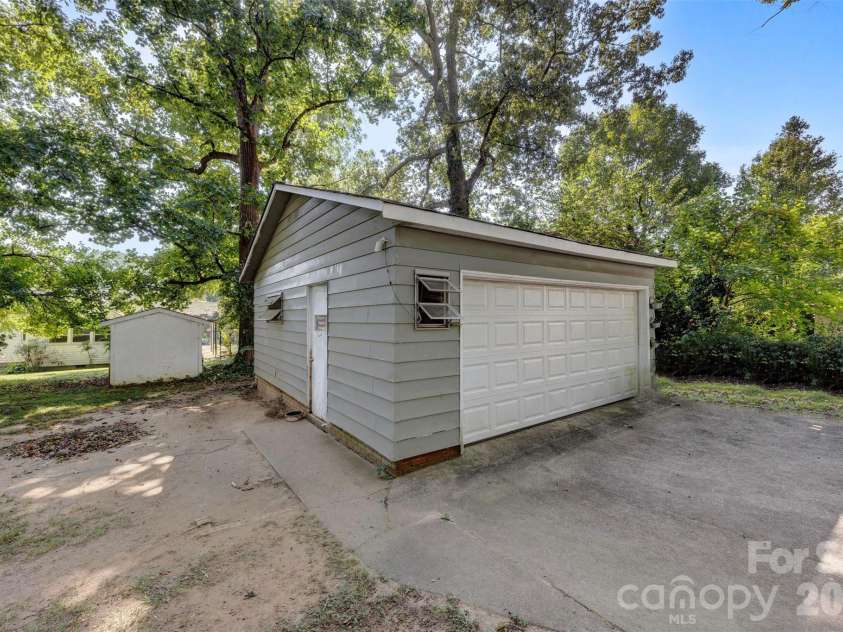 511 Woodside Drive, Shelby, NC 28150.  MLS# CAR4418969, YatesRealty ID 49898. 