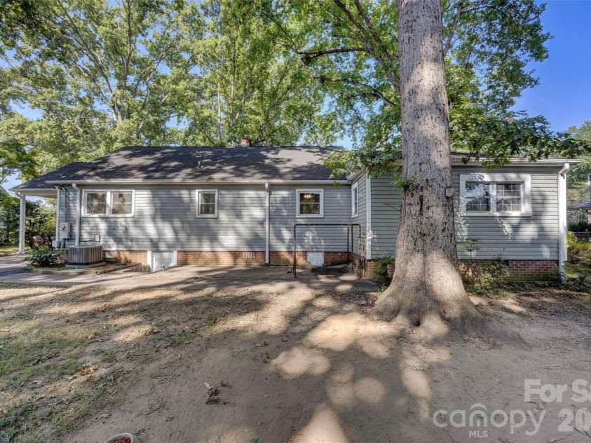511 Woodside Drive, Shelby, NC 28150.  MLS# CAR4418969, YatesRealty ID 49898. 