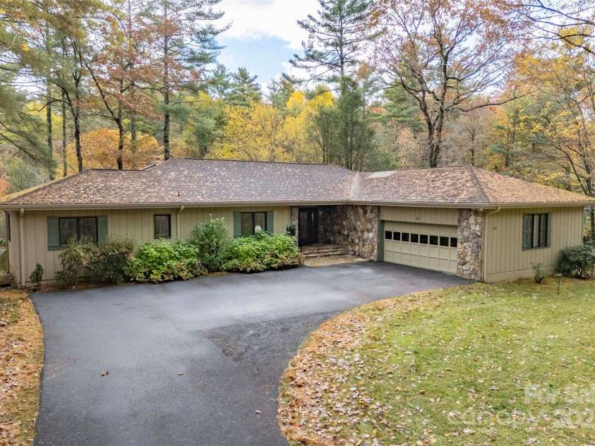 572 East Shore Drive, Lake Toxaway, NC 28747.  MLS# CAR4320396, YatesRealty ID 499. 