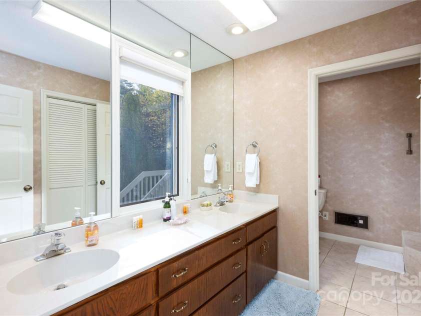 572 East Shore Drive, Lake Toxaway, NC 28747.  MLS# CAR4320396, YatesRealty ID 499. 
