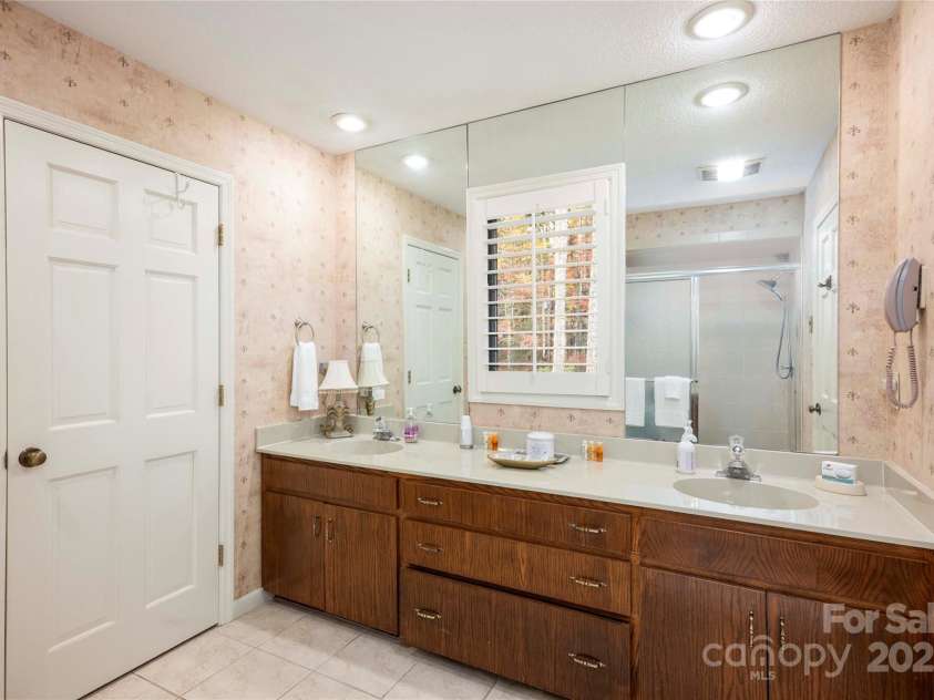 572 East Shore Drive, Lake Toxaway, NC 28747.  MLS# CAR4320396, YatesRealty ID 499. 