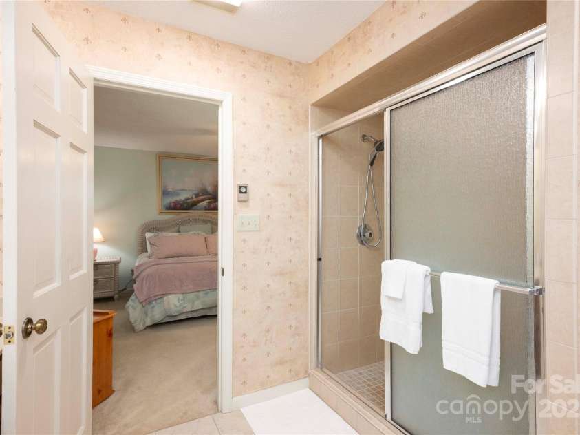 572 East Shore Drive, Lake Toxaway, NC 28747.  MLS# CAR4320396, YatesRealty ID 499. 