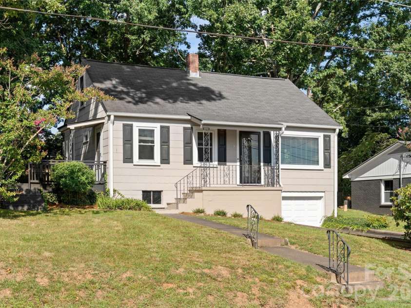13 Browndale Road, Asheville, NC 28805.  MLS# CAR4382752, YatesRealty ID 49900. 