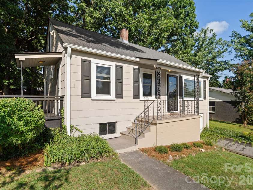 13 Browndale Road, Asheville, NC 28805.  MLS# CAR4382752, YatesRealty ID 49900. 
