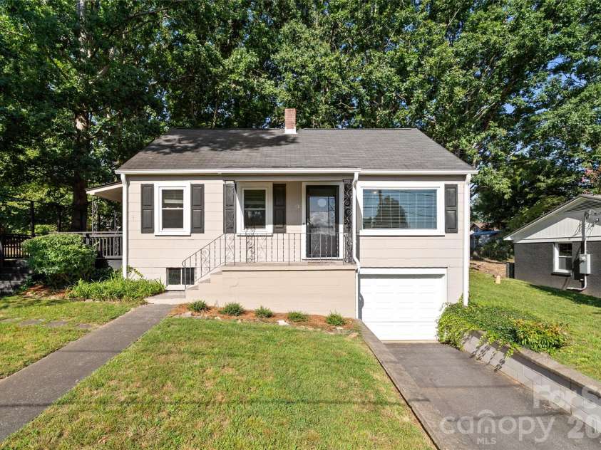 13 Browndale Road, Asheville, NC 28805.  MLS# CAR4382752, YatesRealty ID 49900. 