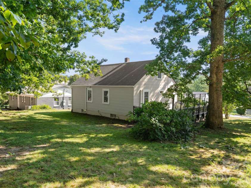 13 Browndale Road, Asheville, NC 28805.  MLS# CAR4382752, YatesRealty ID 49900. 