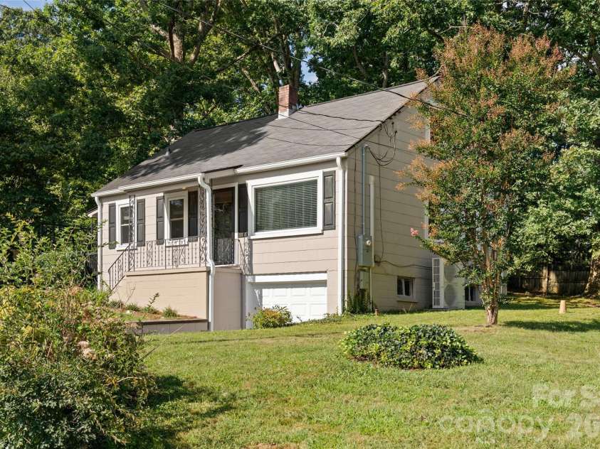 13 Browndale Road, Asheville, NC 28805.  MLS# CAR4382752, YatesRealty ID 49900. 