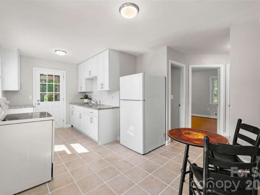 13 Browndale Road, Asheville, NC 28805.  MLS# CAR4382752, YatesRealty ID 49900. Kitchen