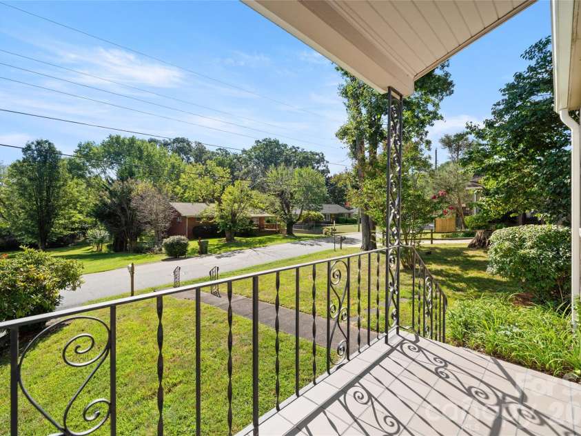 13 Browndale Road, Asheville, NC 28805.  MLS# CAR4382752, YatesRealty ID 49900. Quiet Street