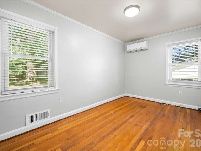 13 Browndale Road, Asheville, NC 28805.  MLS# CAR4382752, YatesRealty ID 49900. Second Bedroom