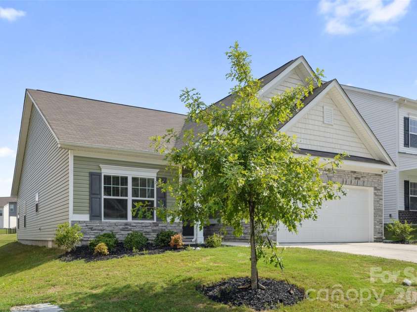6043 Gala Lane, Charlotte, NC 28215.  MLS# CAR4423297, YatesRealty ID 49903. 