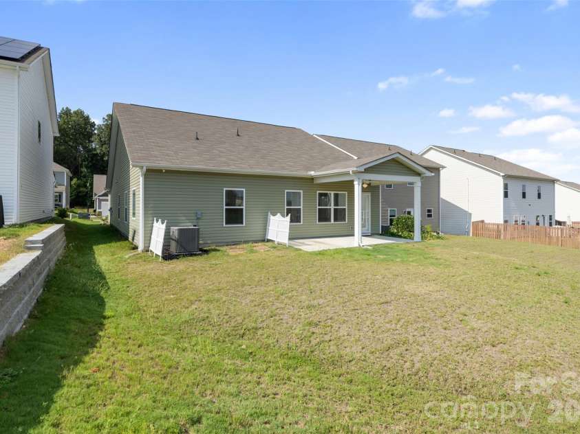 6043 Gala Lane, Charlotte, NC 28215.  MLS# CAR4423297, YatesRealty ID 49903. 