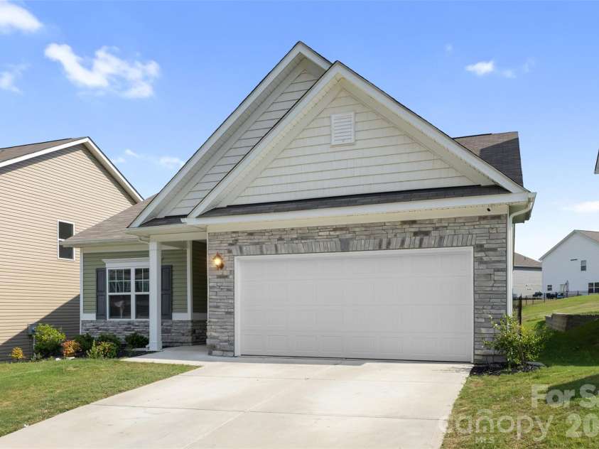 6043 Gala Lane, Charlotte, NC 28215.  MLS# CAR4423297, YatesRealty ID 49903. 