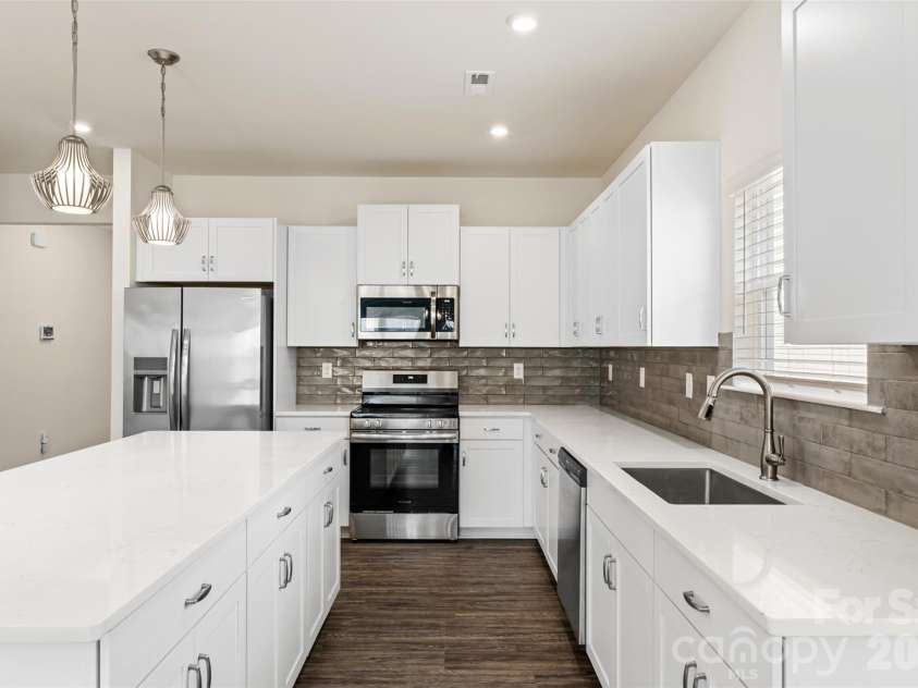 6043 Gala Lane, Charlotte, NC 28215.  MLS# CAR4423297, YatesRealty ID 49903. 