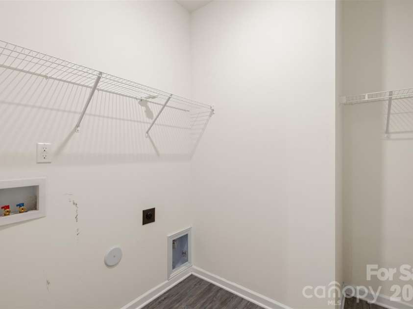6043 Gala Lane, Charlotte, NC 28215.  MLS# CAR4423297, YatesRealty ID 49903. 
