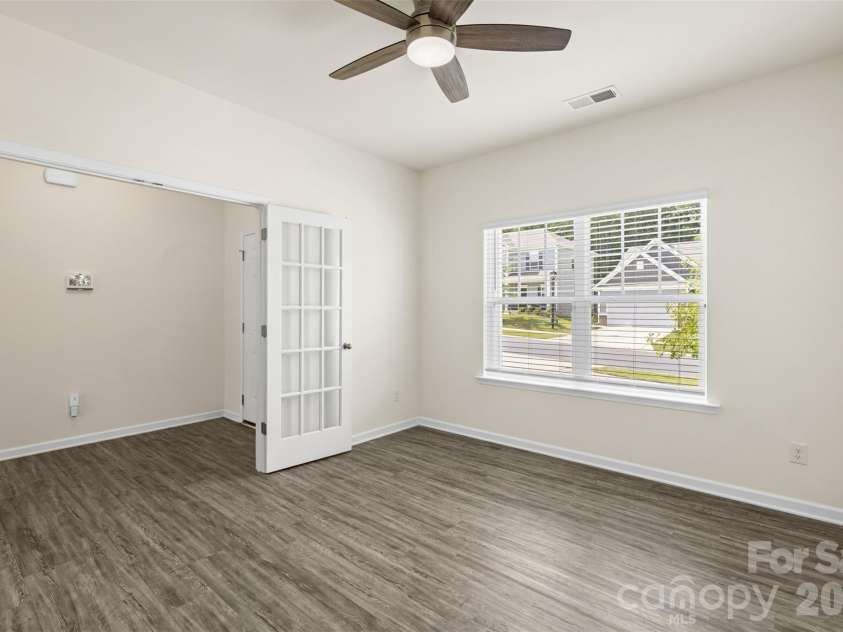 6043 Gala Lane, Charlotte, NC 28215.  MLS# CAR4423297, YatesRealty ID 49903. 