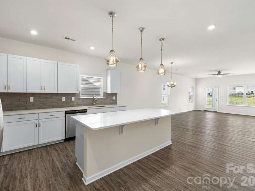 6043 Gala Lane, Charlotte, NC 28215.  MLS# CAR4423297, YatesRealty ID 49903. 