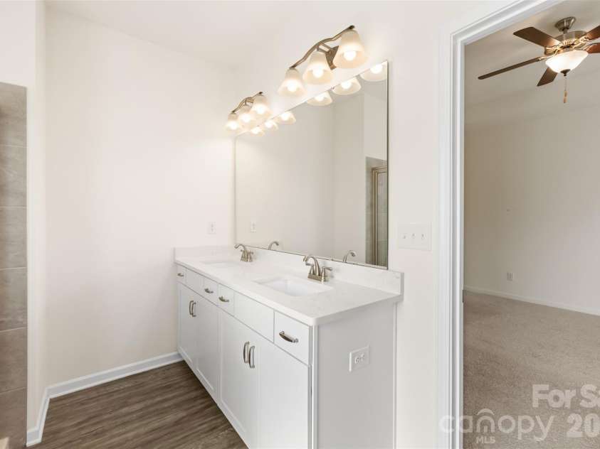 6043 Gala Lane, Charlotte, NC 28215.  MLS# CAR4423297, YatesRealty ID 49903. 