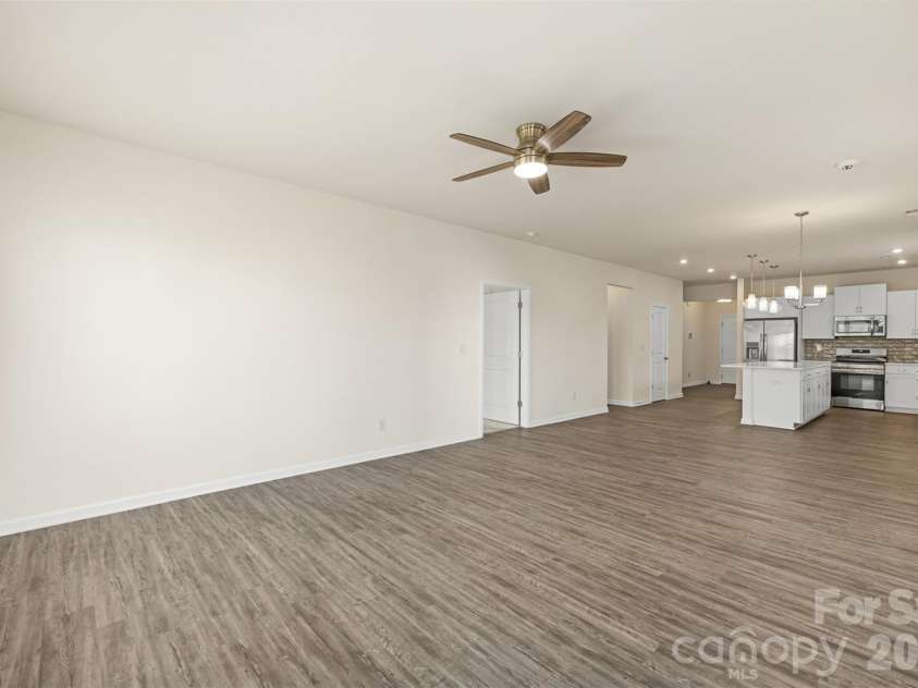 6043 Gala Lane, Charlotte, NC 28215.  MLS# CAR4423297, YatesRealty ID 49903. 