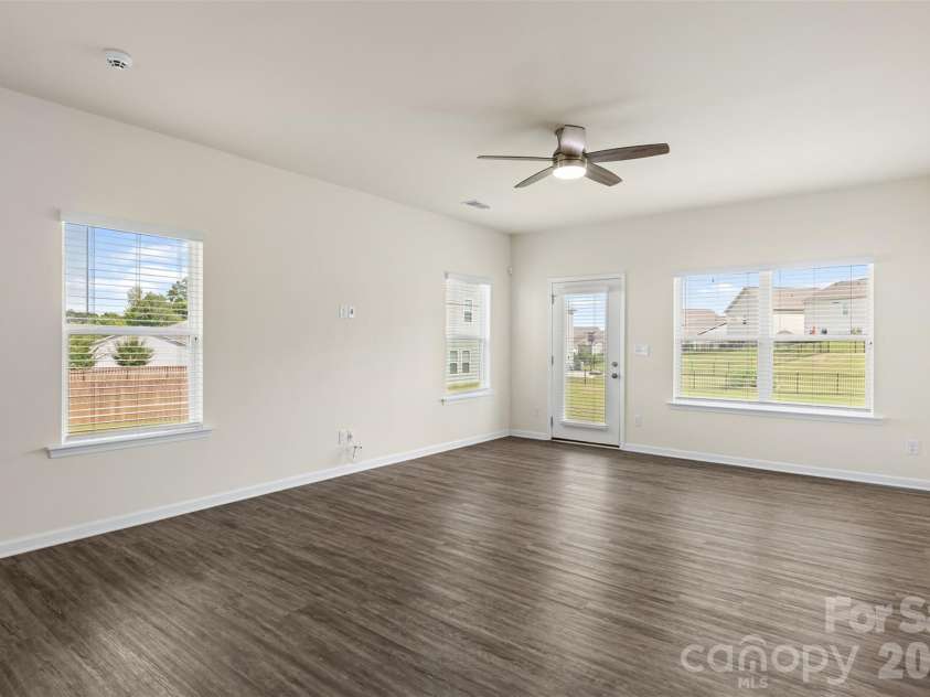 6043 Gala Lane, Charlotte, NC 28215.  MLS# CAR4423297, YatesRealty ID 49903. 