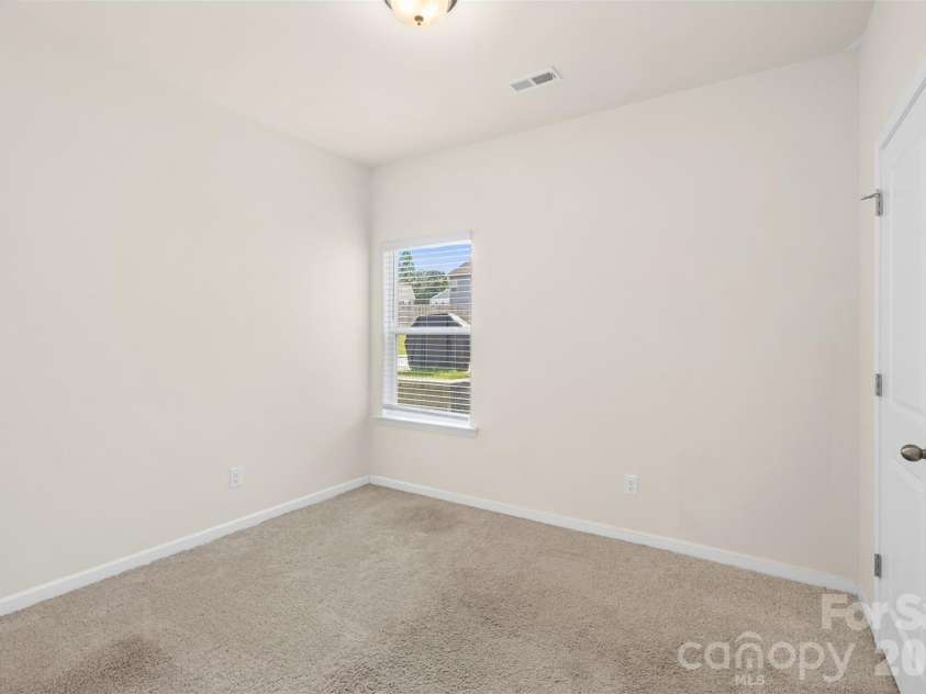 6043 Gala Lane, Charlotte, NC 28215.  MLS# CAR4423297, YatesRealty ID 49903. 