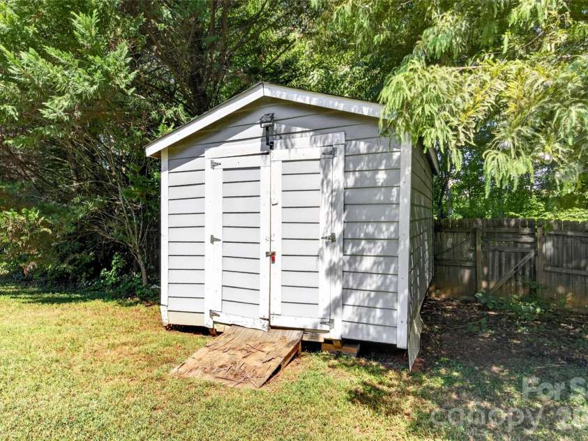 4700 Lenden Hall Court, Gastonia, NC 28056.  MLS# CAR4414392, YatesRealty ID 49904. 