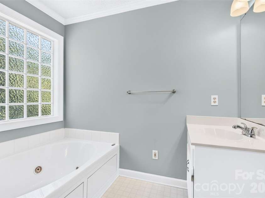 4700 Lenden Hall Court, Gastonia, NC 28056.  MLS# CAR4414392, YatesRealty ID 49904. 