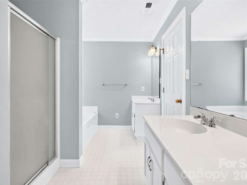 4700 Lenden Hall Court, Gastonia, NC 28056.  MLS# CAR4414392, YatesRealty ID 49904. 