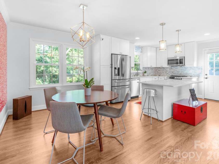 5917 Doncaster Drive, Charlotte, NC 28211.  MLS# CAR4423305, YatesRealty ID 49905. 