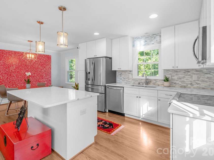 5917 Doncaster Drive, Charlotte, NC 28211.  MLS# CAR4423305, YatesRealty ID 49905. 