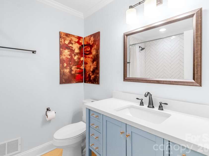5917 Doncaster Drive, Charlotte, NC 28211.  MLS# CAR4423305, YatesRealty ID 49905. 