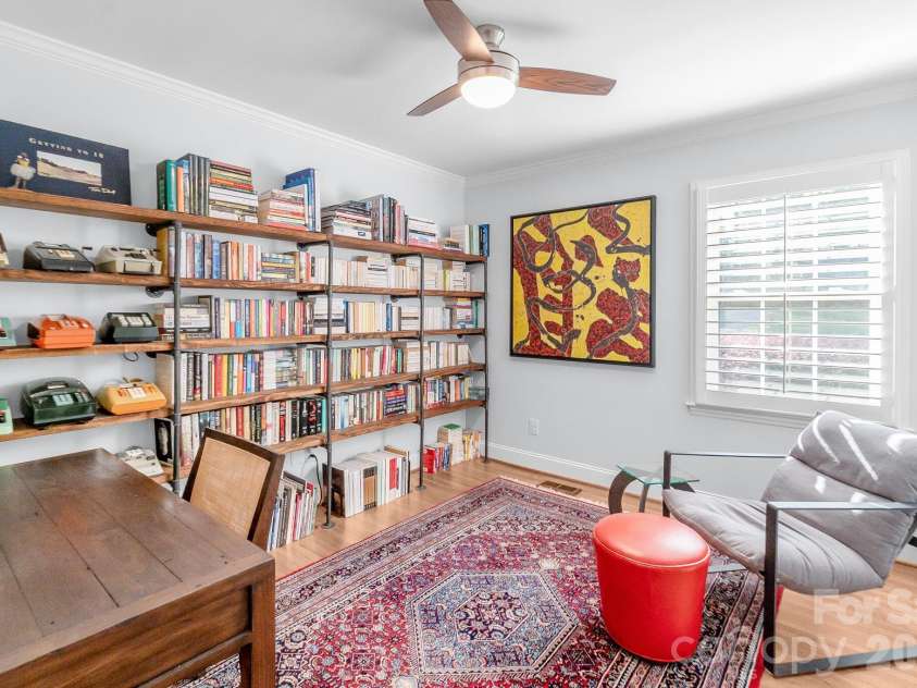 5917 Doncaster Drive, Charlotte, NC 28211.  MLS# CAR4423305, YatesRealty ID 49905. 