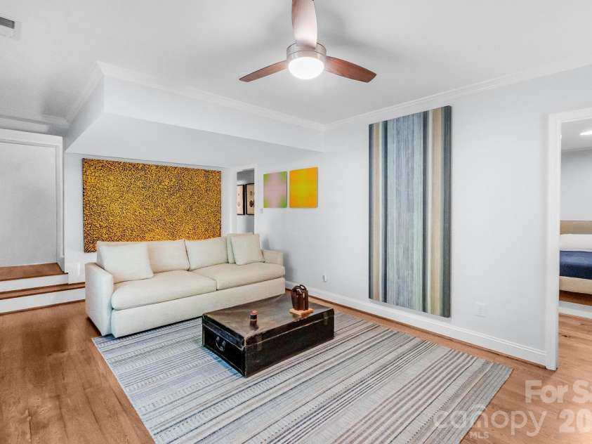 5917 Doncaster Drive, Charlotte, NC 28211.  MLS# CAR4423305, YatesRealty ID 49905. 