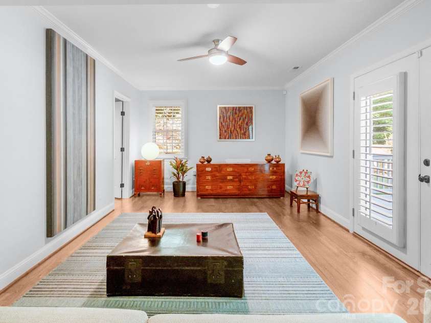 5917 Doncaster Drive, Charlotte, NC 28211.  MLS# CAR4423305, YatesRealty ID 49905. 