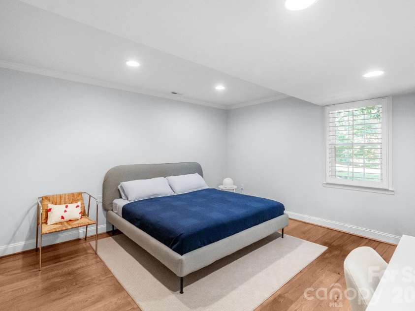 5917 Doncaster Drive, Charlotte, NC 28211.  MLS# CAR4423305, YatesRealty ID 49905. 