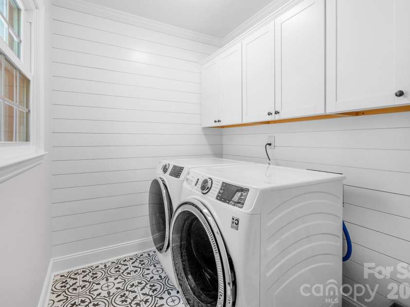 5917 Doncaster Drive, Charlotte, NC 28211.  MLS# CAR4423305, YatesRealty ID 49905. 