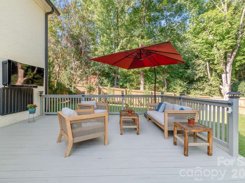 5917 Doncaster Drive, Charlotte, NC 28211.  MLS# CAR4423305, YatesRealty ID 49905. 